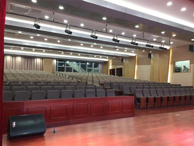 SMART ONE思迈特®成学校建设智能报告厅首选