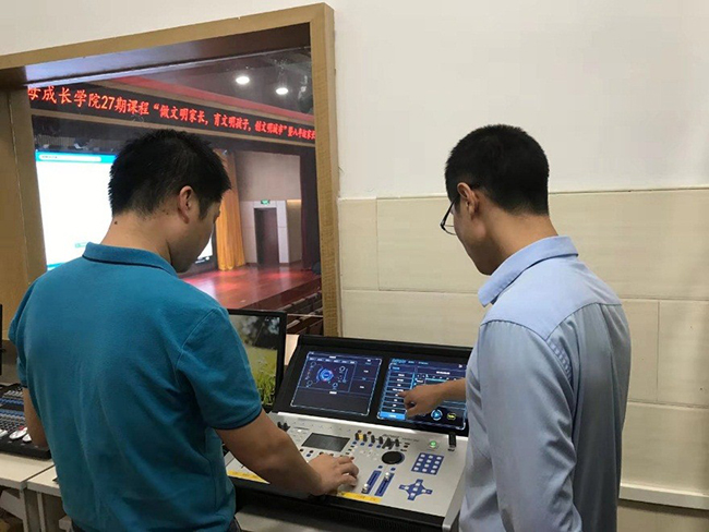 ● 电教老师试用SMART ONE思迈特®